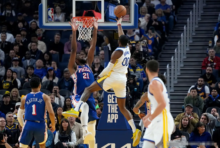 北京队翻盘爵士,恩比德点燃赛场 北京队翻盘爵士,恩比德点燃赛场