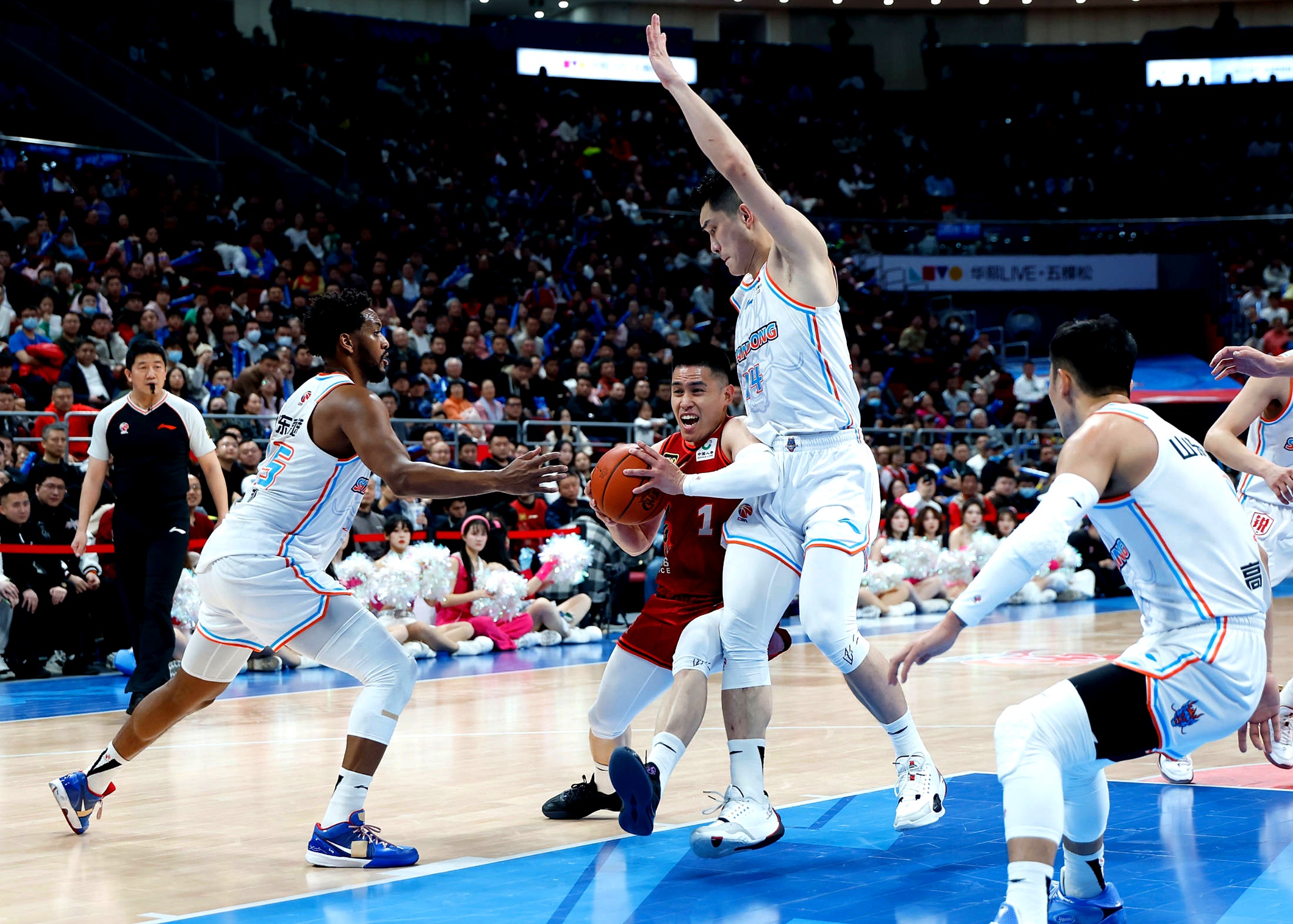 辽宁队险胜76人，霍勒迪带队取胜