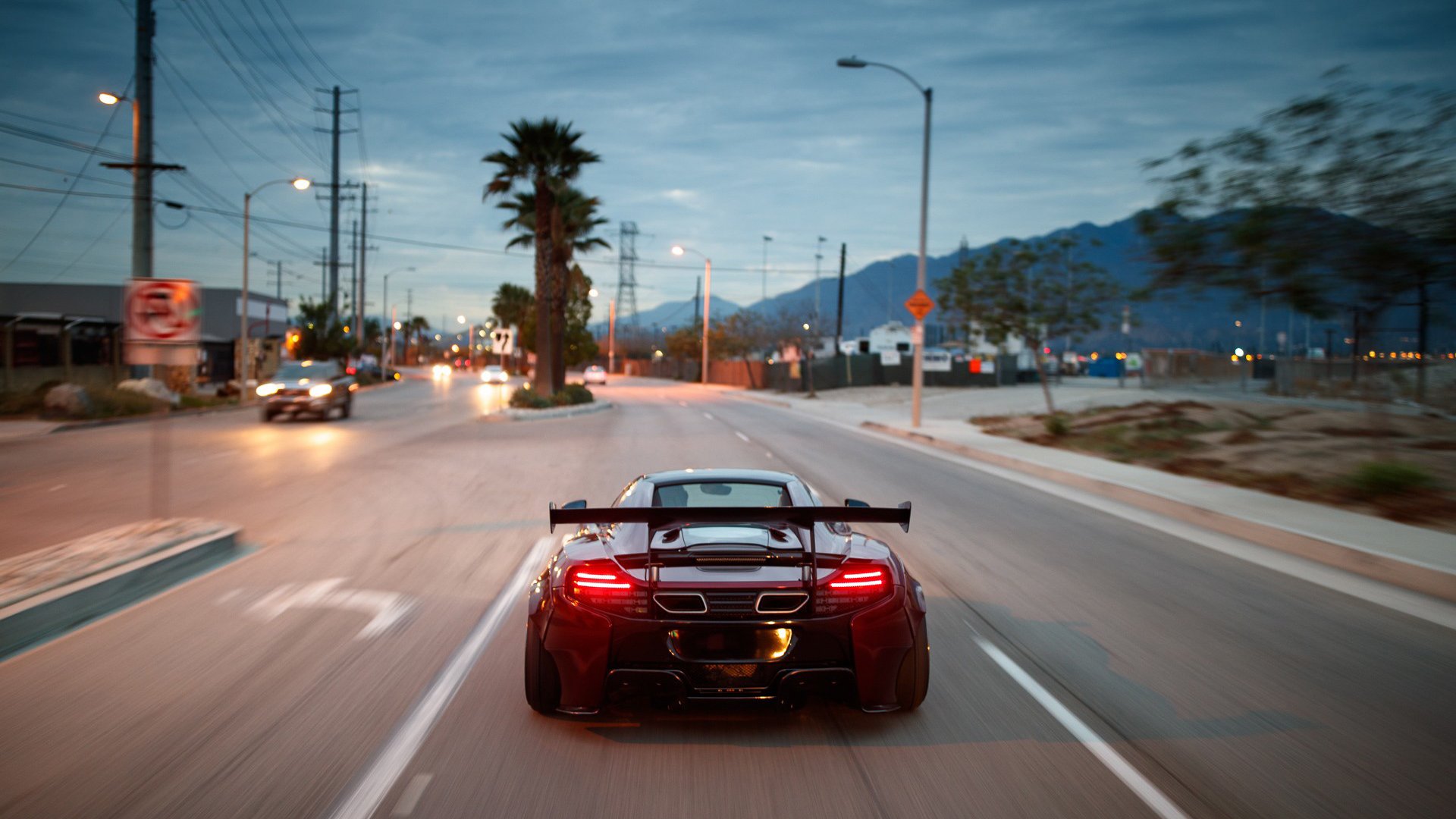 欧洲桑巴碾压东亚匠艺，阿诺德用一脚长传，踢碎了日本足球的武士道防线